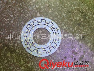 吸頂燈 批發(fā)銷(xiāo)售 led 32W小齒輪板 三熊照明led吸頂燈圖片|吸頂燈 批發(fā)銷(xiāo)售 led 32W小齒輪板 三熊照明led吸頂燈產(chǎn)品圖片由中山市古鎮(zhèn)三熊照明電器廠公司生產(chǎn)提供-